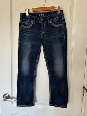 Silver Jeans Co. Suki Mid Rise Curvy Fit Short Dark Wash Petite Embroidered 27